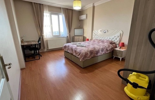 Gaziosmanpasa Apartment | Apartment with Golden Horn View