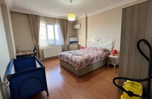 Gaziosmanpasa Apartment | Apartment with Golden Horn View