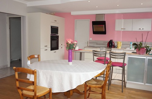 Arsenal-Redon Apartment | Apartment with garage