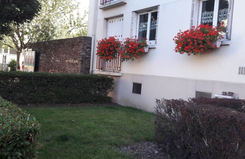 Arsenal-Redon Apartment | Apartment with garage