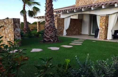 Porto Pino Apartment | APARTMENT WITH GARDEN IN RESIDENCE WITH POOL