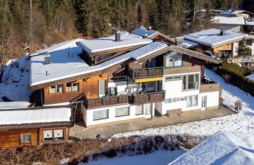 Ellmau Apartment | Apartment with garden, 170m to the ski bus