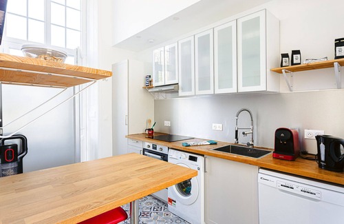 Lagord Apartment | Apartment with garden in a castle