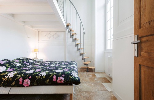 Lagord Apartment | Apartment with garden in a castle
