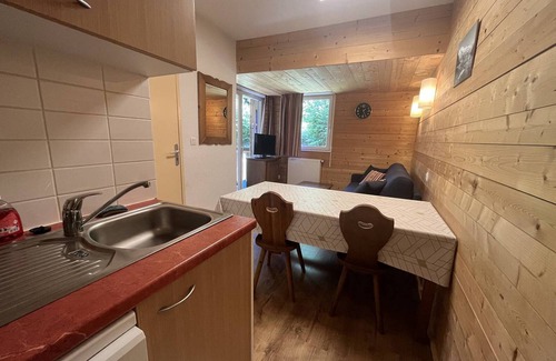 Cauterets Apartment | Apartment with heated pool and parking in Cauterets