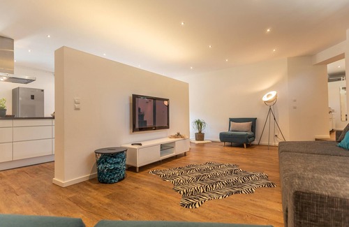 Niedernsill Apartment | Apartment with large living room with terrace