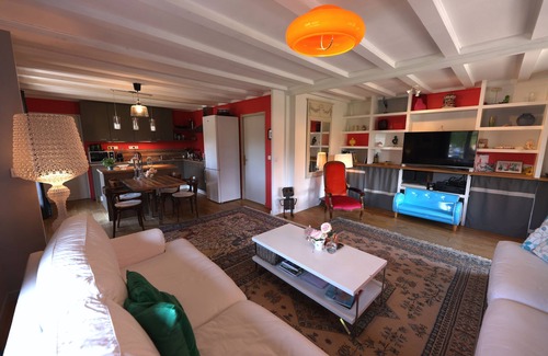 Cessenaz Apartment | Apartment with large terrace on the edge of the cycle path 200m from the lake, 1 minute on foot