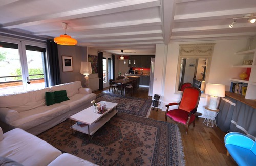 Cessenaz Apartment | Apartment with large terrace on the edge of the cycle path 200m from the lake, 1 minute on foot