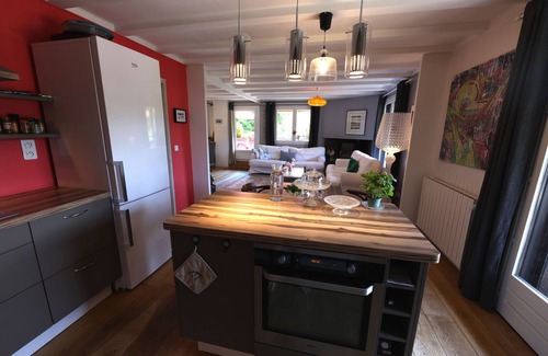 Cessenaz Apartment | Apartment with large terrace on the edge of the cycle path 200m from the lake, 1 minute on foot