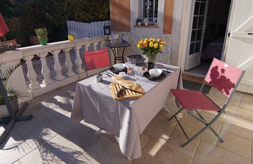 Brignoles Apartment | Apartment with private terrace in green Provence