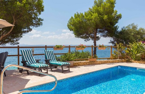 Alcanada Apartment | Apartment with private pool by the sea in Alcanada.