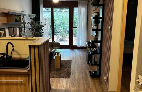 Erzsebetvaros Apartment | Apartment with private garden in Budapest a few steps from Simplakert,with WiFi.