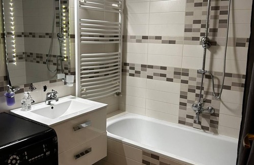 Erzsebetvaros Apartment | Apartment with private garden in Budapest a few steps from Simplakert,with WiFi.