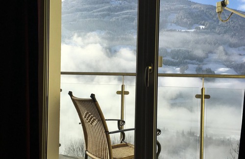 Bad Hofgastein Apartment | Apartment with stunning panoramic views for 6 people in an exposed location
