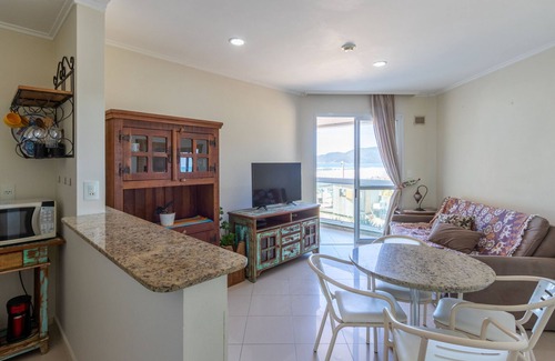 Morro das Pedras Apartment | Apartment with Sea View and Beach Access YY4578
