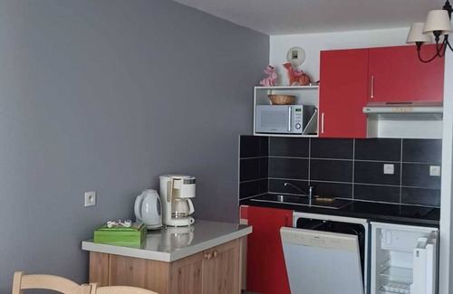 Plougasnou Apartment | Apartment with sea view, GR 34 and beach nearby
