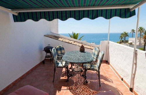 Bahia Dorada Apartment | Apartment with sea views, aircon, pool and Wifi, 50m from the beach and just 5 min to Estepona port