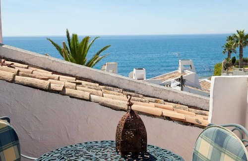 Bahia Dorada Apartment | Apartment with sea views, aircon, pool and Wifi, 50m from the beach and just 5 min to Estepona port
