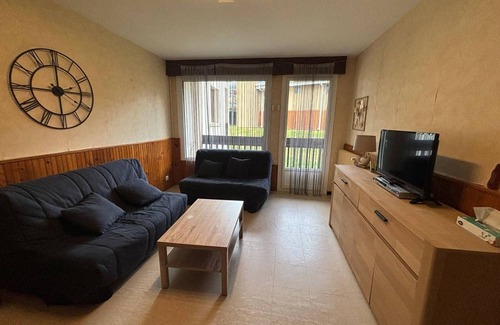 Les Angles Apartment | Apartment with Ski-In, Ski-Out Access and Modern Amenities