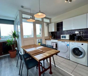 South Hampstead Apartment | Apartment with stuning city views close to center