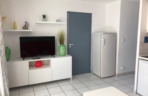 Cap d'Agde Apartment | Apartment with swimming pool and beach 100m away, sleeps 6