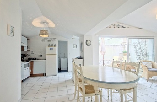 Ars-en-Re Apartment | Apartment with terrace at Ars-en-Ré port, free Wi-Fi