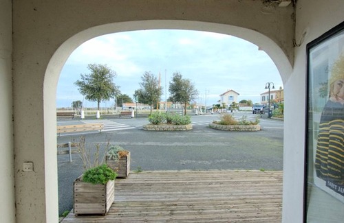Ars-en-Re Apartment | Apartment with terrace at Ars-en-Ré port, free Wi-Fi