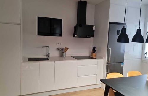 Gijon City Centre House | Apartment with terrace and parking near the beach