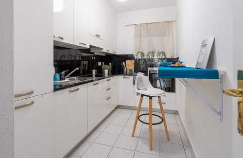 Porza Apartment | Apartment with terrace in panoramic area of Lugano (Elios Apt)