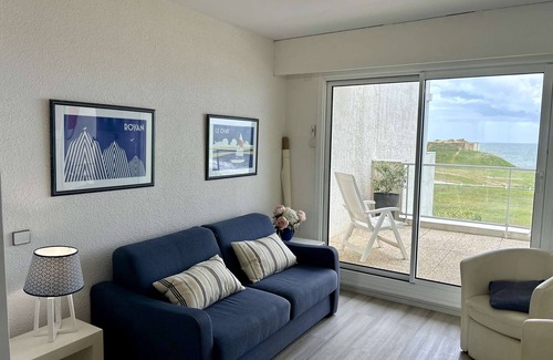 Royan Apartment | Apartment with terrace, ocean view and parking in Royan