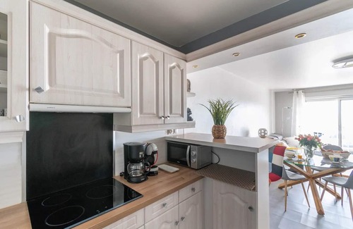 Cotes d'Armor Apartment | Apartment With the Sound of the Waves - sea view