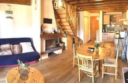 Les Angles Apartment | Apartment with view of Lac de Matemale