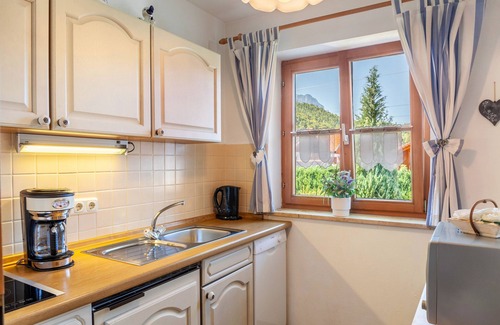 Mittenwald Apartment | Apartment 'Wohnung 1' with Mountain View, Balcony and Wi-Fi