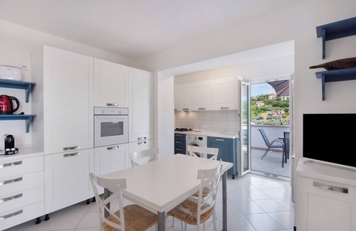 Celle Ligure Apartment | Apartment 'Zafferano Suites - Lavanda' with Sea View, Private Terrace and Wi-Fi