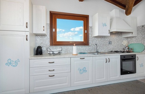 Tanaunella Apartment | Apartment Zeus with Sea View, Balconies, Terrace and A/C