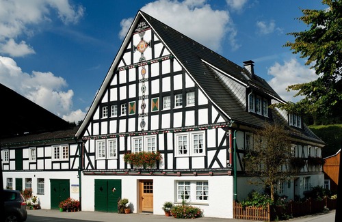 Lenne Apartment | Apartment 'Ziege' with Mountain View, Shared Terrace and Wi-Fi