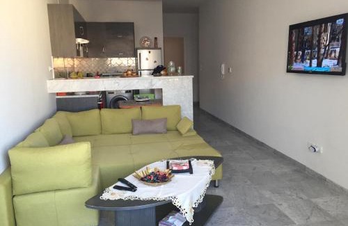 Hiboun Apartment | Apartment zone touristique 80 m beach free wifi