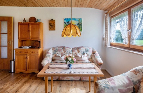 Unterallgau Apartment | Apartment 'Zur-West-Wohnung' with Garden, Balcony & Wi-Fi
