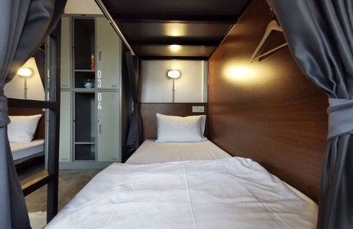 Thung Maha Mek Hostel | Apartment45 Hostel - Adults Only