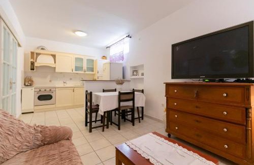 Cove Tri Zala (Zrnovo) Apartment | Apartments Amalia