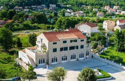 Komolac Apartment | Apartments Azzurro- Three Bedroom Apartment with Terrace and Hot Tub (Azzurro I-donji)