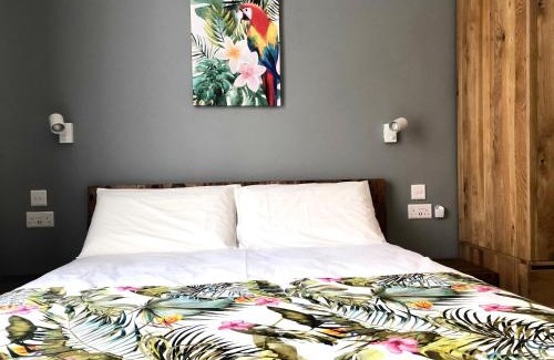 Tower Road Apartment | Apartments by Sliema promenade and beach