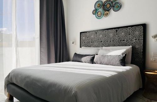Tower Road Apartment | Apartments by Sliema promenade and beach