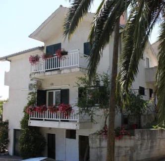 Brist Apartment | Apartments by the sea Brist, Makarska - 6813