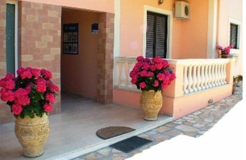 Benitses Apartment | Apartments Corfu Sun Pool Side