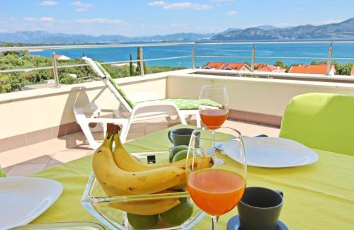 Drace Apartment | Apartments Gusti - Two-Bedroom Apartment with Balcony and Sea View