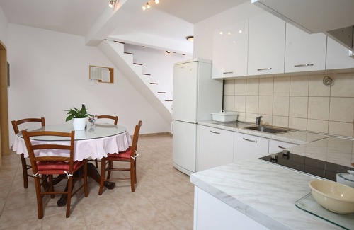 Splitska Apartment | Apartments Boro (33301-A2) - Splitska - island Brac