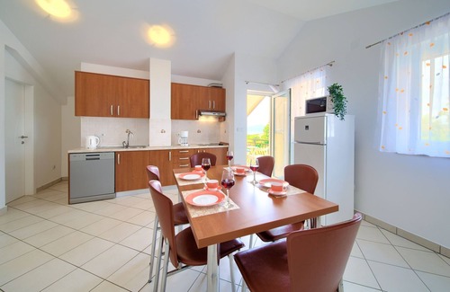 Malinska-Dubasnica Apartment | apartments Juros Sveti Vid 2 with pool
