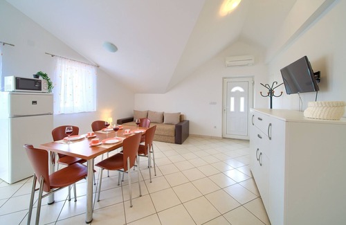Malinska-Dubasnica Apartment | apartments Juros Sveti Vid 2 with pool