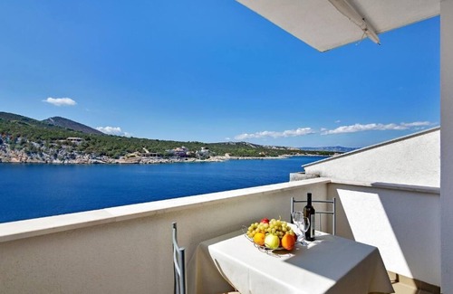 Pokrivenik Apartment | Apartments Igor (44141-A3) - Gdinj - island Hvar